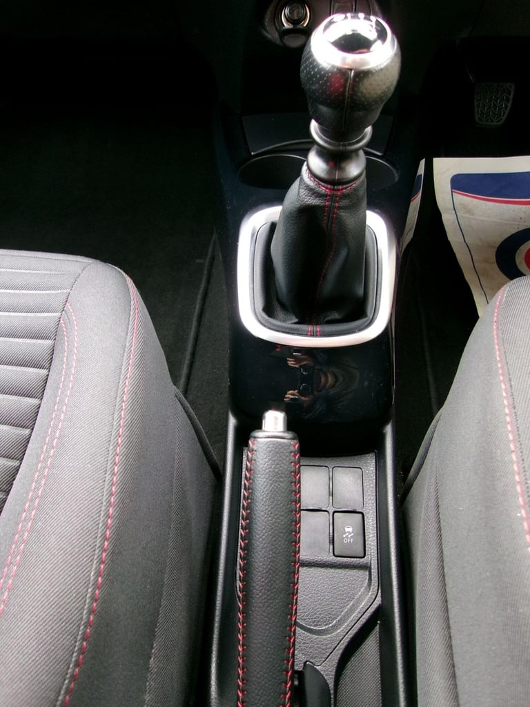 2015 Toyota Yaris 1.33 VVT-i Sport 5dr HATCHBACK PETROL Manual