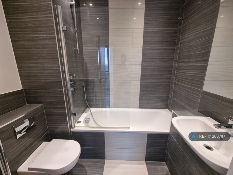 2 bedroom flat in Eleanor House, Waltham Cross, EN8 (2 bed) (#2637117)