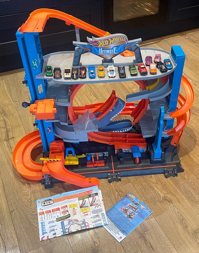 Hotwheels ultimate garage 