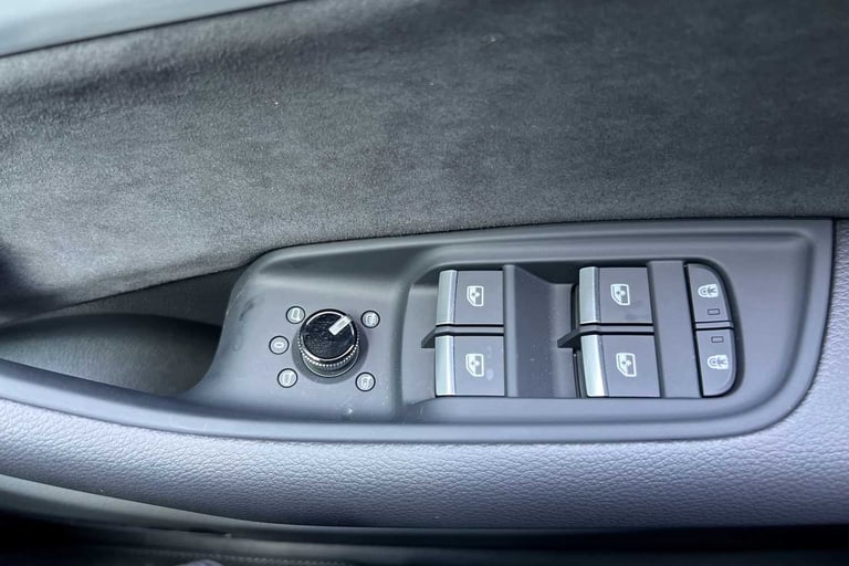 2025 Audi Q8 55 TFSI Quattro S Line 5dr Tiptronic SUV Petrol Automatic