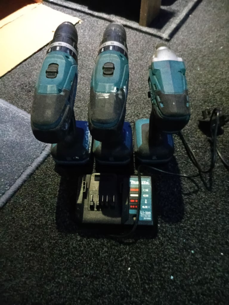 3 makita drills with charger 