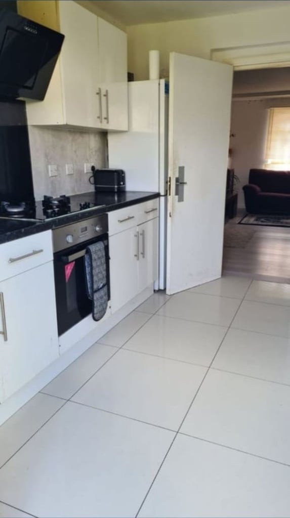 Large double room in hayes