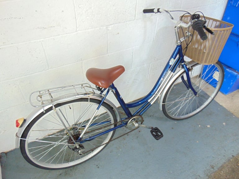 Sportsman Spring (16.5inch frame) Hybrid/Commuter/City Bike (free local delivery)