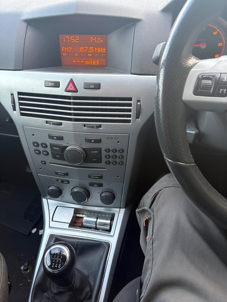Vauxhall, ASTRA, Hatchback, 2009, Manual, 1910 (cc),3 doors - Image 16