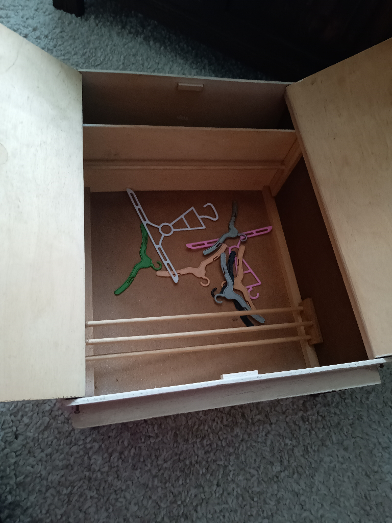 GENUINE AMANDA JANE VINTAGE WOODEN DOLLS WARDROBE