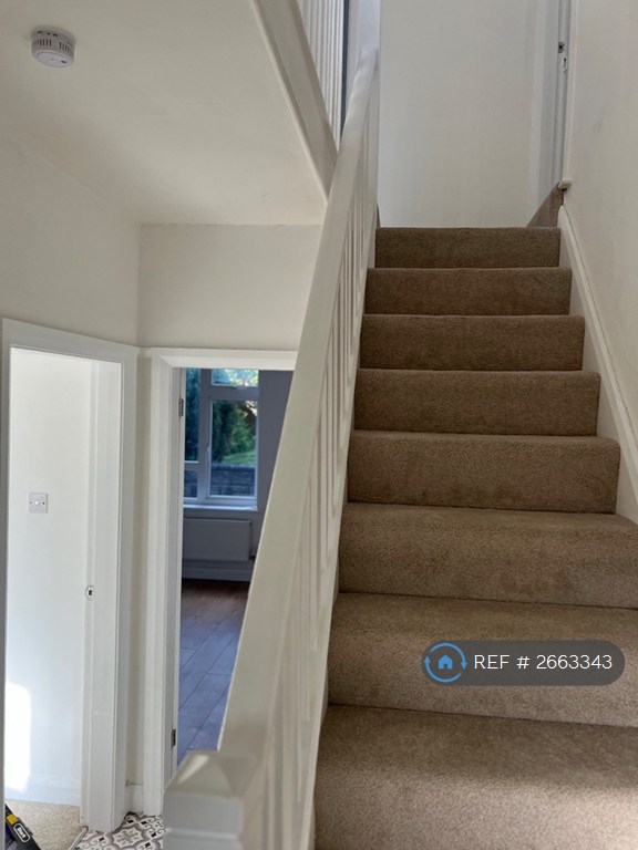 3 bedroom house in Brant Avenue, Newcastle-Under-Lyme, ST5 (3 bed) (#2663343)