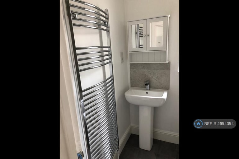 2 bedroom flat in West End Lane, London, NW6 (2 bed) (#2654354)