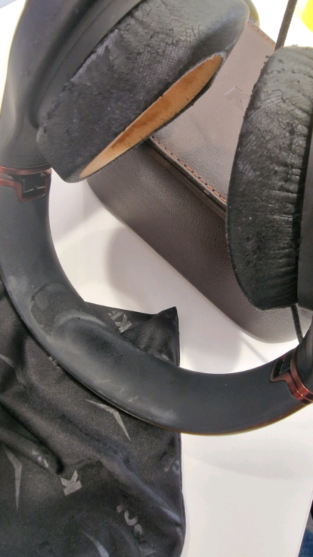 Klipsch Mose 40 headphones