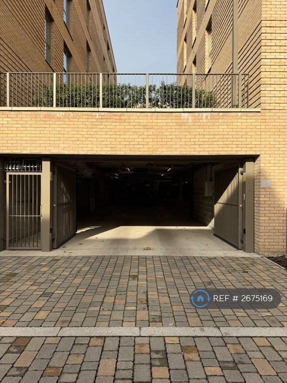 1 bedroom flat in Calotype Lane, Harrow, HA1 (1 bed) (#2675169)