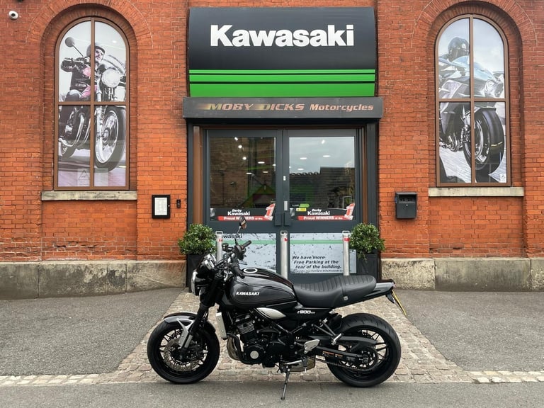 2022 Kawasaki Z900RS retro style motorbike - Custom painted