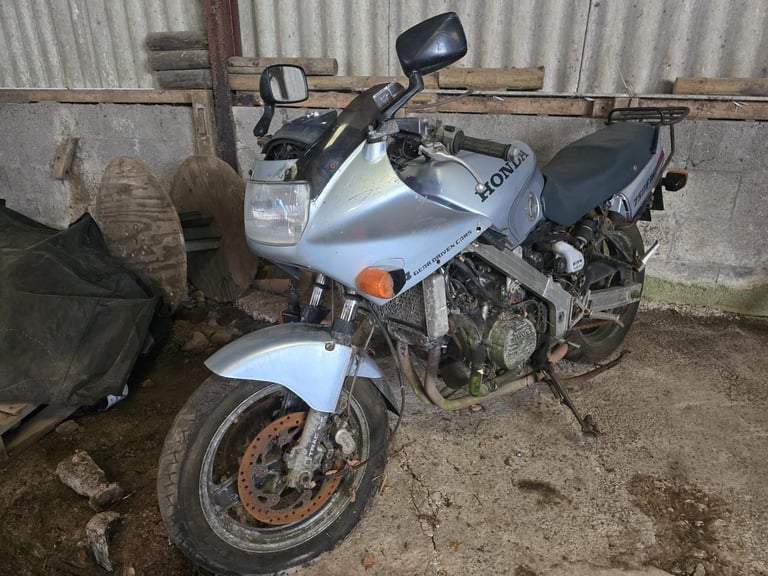 1987 HONDA VFR750F RC24 GENUINE BARN FIND WINTER PROJECT SPARES OR REPAIRS