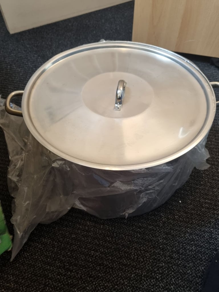 Large stainless steel cooking pot (aandi)