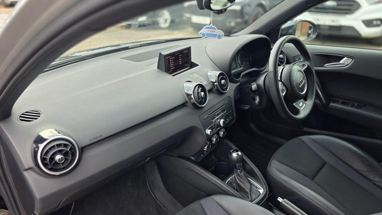 AUDI A1 1.4 TFSI S line Sportback S Tronic Euro 5 5dr 2012