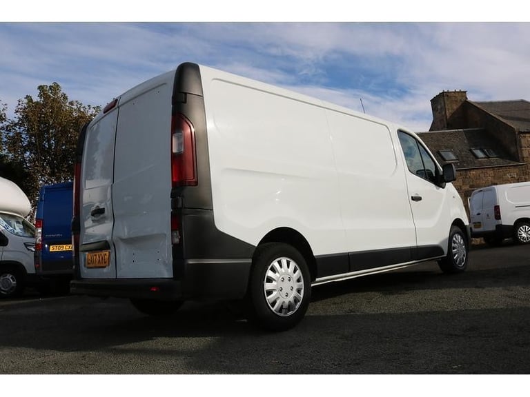 2017 RENAULT TRAFIC LWB *NO VAT* LOW MILES EXCELLENT CONDITION YEARS MOT vivaro