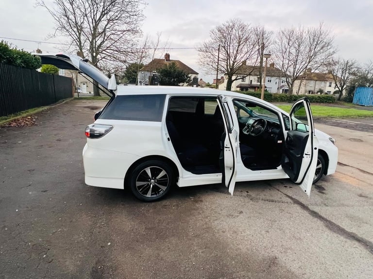 Toyota wish 2013 7 seats white petrol atomatic ulez 1.8