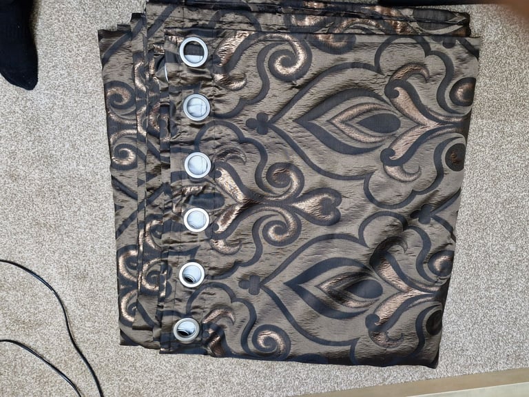 Long Eyelet Curtains. Each panel approx 280cm x 280cm 