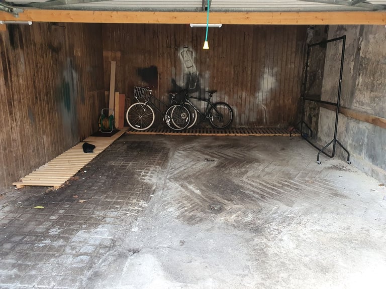 Double Garage to rent