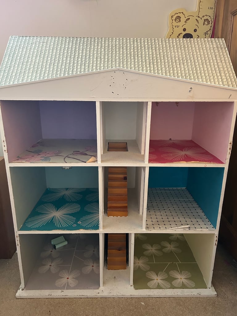 Large Dolls House for sake