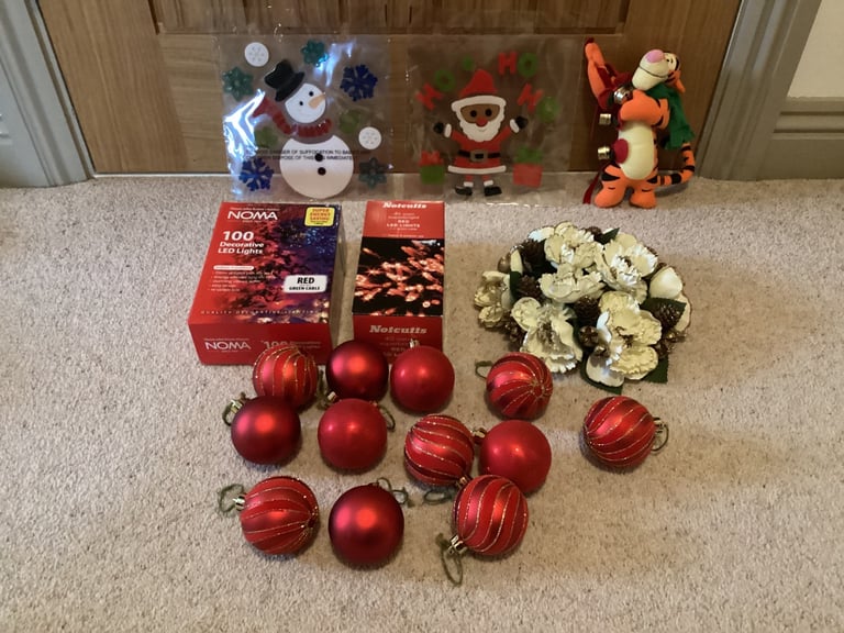 RED CHRISTMAS BAUBLES AND LED LIGHTS BUNDLE with TABLE DECORATION 