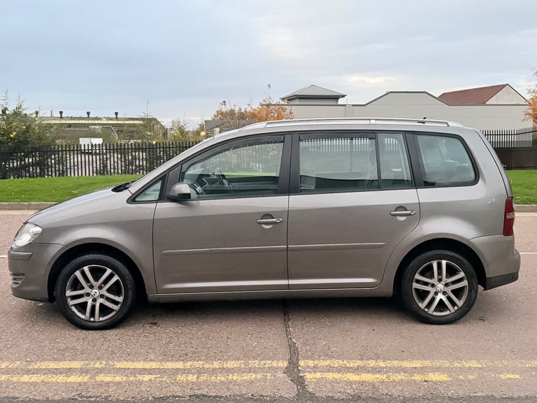 2009 (09) VOLKSWAGEN TOURAN 1.9 TDI SE BLUE-MOTION MPV 7 SEATER  