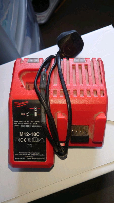 Milwaukee M12-18C Battery Charger FAULTY 