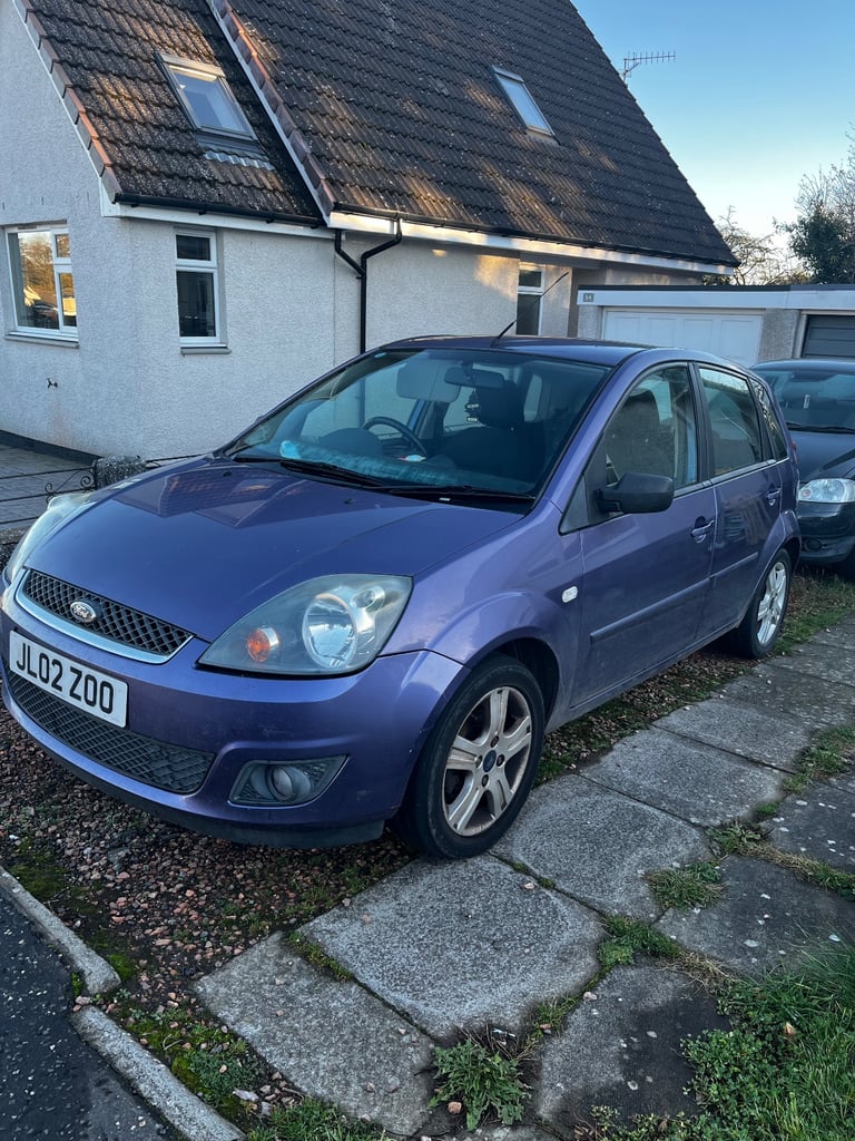 Low mileage ford Fiesta ZETEC Climate