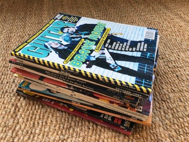 16 vintage guitar mags