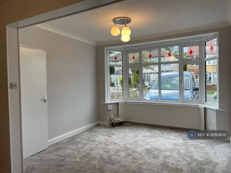 3 bedroom house in Esher Avenue, Cheam, Sutton, SM3 (3 bed) (2093800) in Sutton, London Gumtree