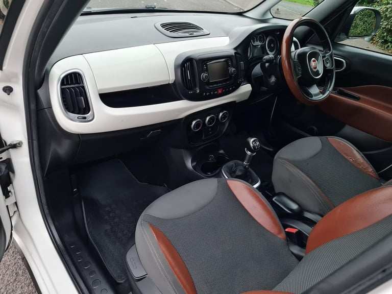 Fabulous Diesel 2014 Fiat 500L Lounge 1.6 Multijet Mpv around 60-63 mpg 2014, Manual, 1598 (cc)