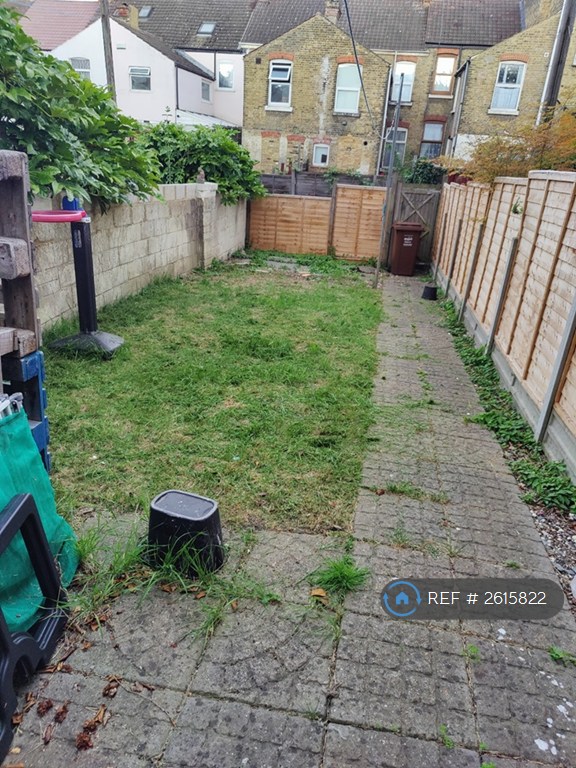 1 bedroom in St. Marys Road, Gillingham, ME7 (#2615822)