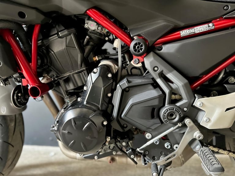 STUNNING LOW MILEAGE 2023/23 KAWASAKI Z650 MOTORCYCLE 