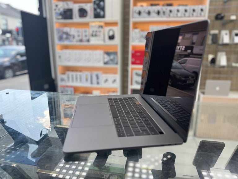 MacBook Pro i7 16GB Ram 512GB SSD 15"