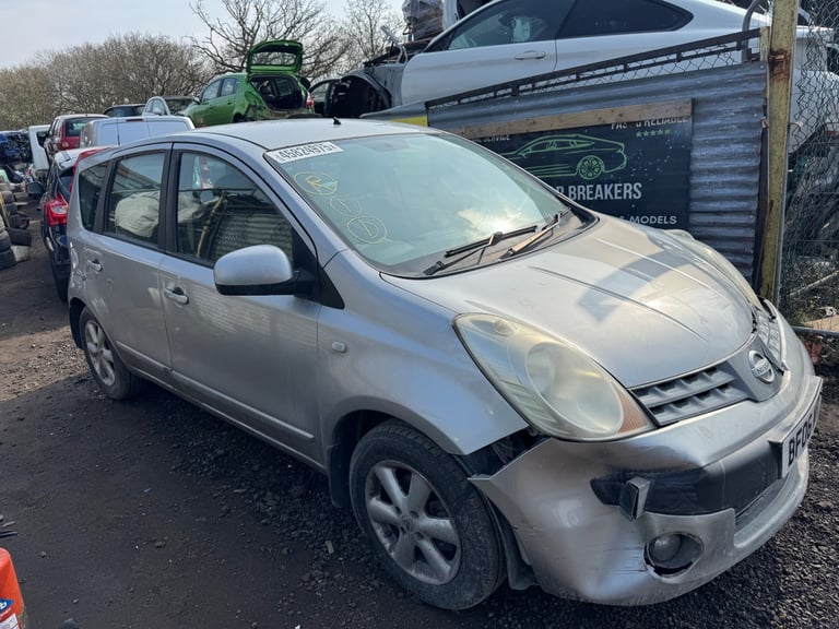 Nissan note 1.6 2006 silver BREAKING FOR PARTS 