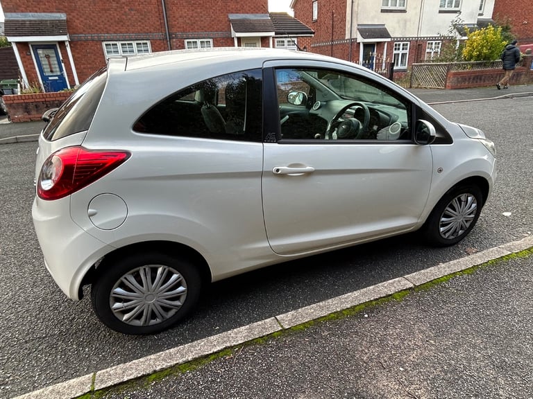 Ford, KA, Hatchback, 2015, Manual, 1242 (cc), 3 doors