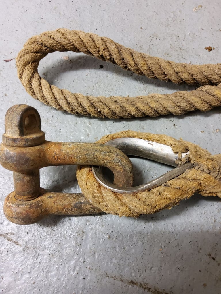 Heavy Duty Natural Rope Tow Rope with Heavy Shackle Approx 2m long & 25mm thick