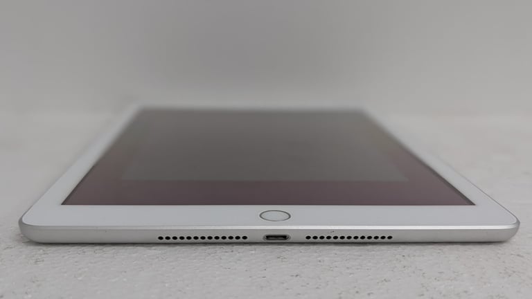 Apple iPad 6th Gen A1954 |128GB Storage | Wi-Fi | iPadOS | Ideal for Students & Professionals