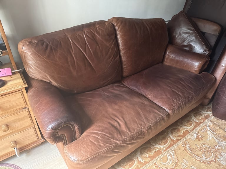 2seater leather sofa vgc  in brown 