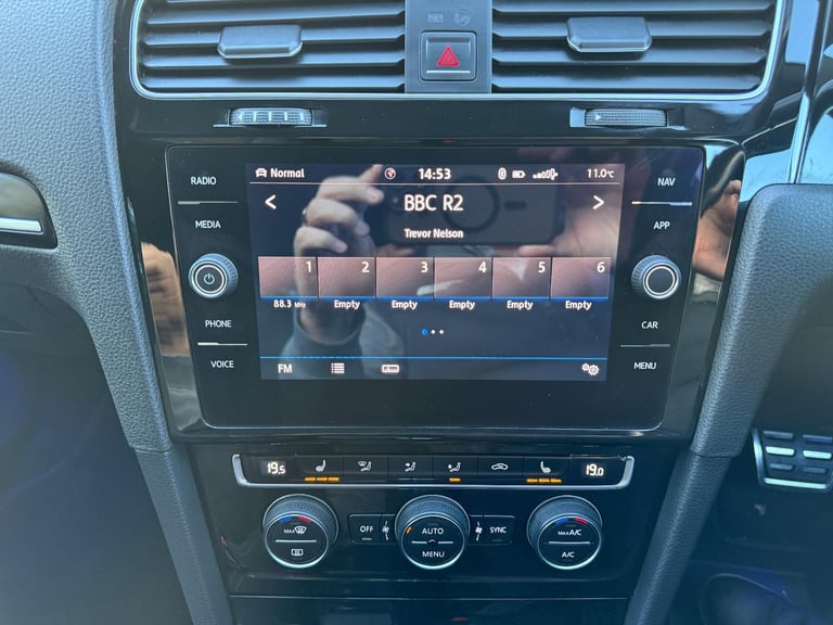 Volkswagen Golf " R " 310 BHP / D.S.G AUTO / 4 MOTION / NEW 19 INCH ALLOYS