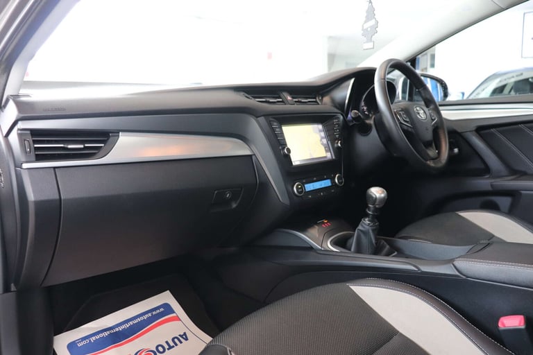 2017 Toyota Avensis 2.0 Avensis Business Edition+ D-4D 4dr Saloon Diesel Manual