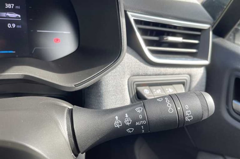 2025 Renault Clio 1.6 E-TECH techno Hatchback 5dr Petrol Hybrid Auto Euro 6 (s/s) (145 ps) Hatchb...
