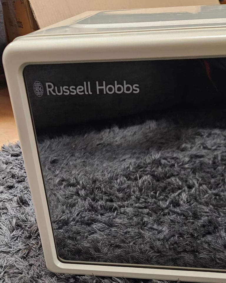 Russell Hobbs RHMM701C 17L 700w Cream Solo Manual Microwave with 5 Power Levels, Ringer & Timer,