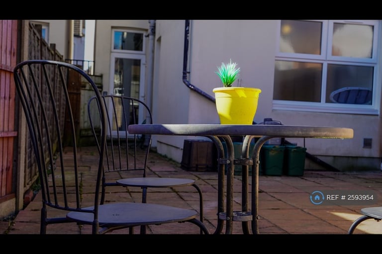 4 bedroom house in Bromley Gardens, Bromley, BR2 (4 bed) (#2593954)