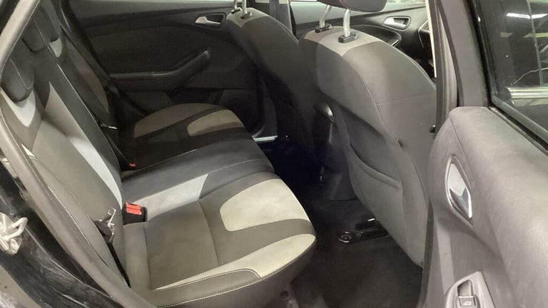2011 Ford Focus 1.6 125 Zetec 5dr HATCHBACK Petrol Manual