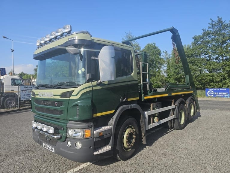 2015 Scania P320 6x2 twin wheel skip