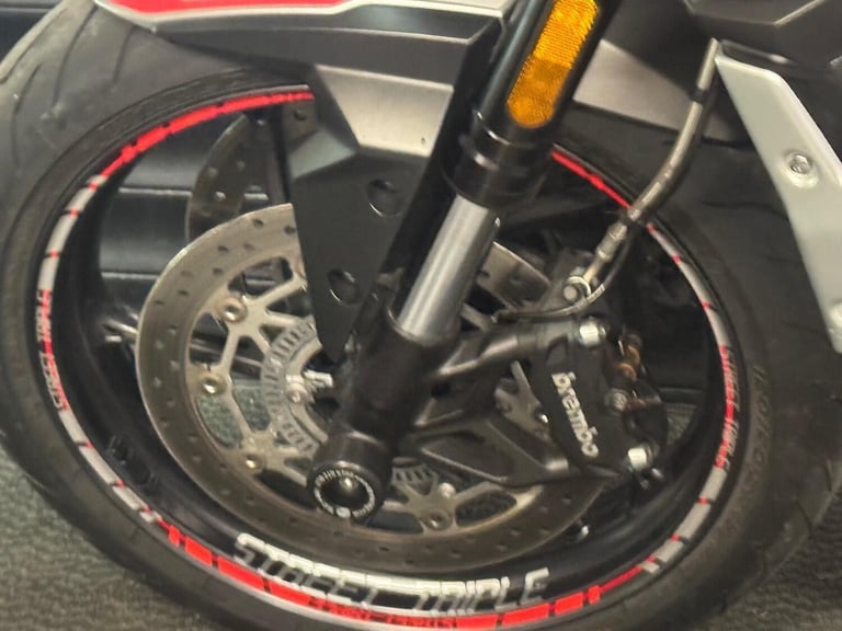 TRIUMPH STREET TRIPLE 765 R Triumph Shift Assist-Htd Grips  More