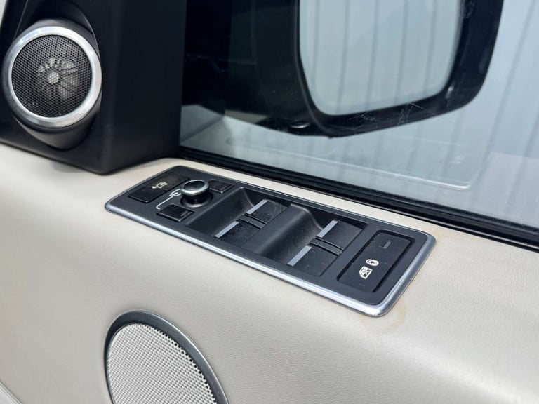 2015 Land Rover Range Rover 4.4 SDV8 Vogue SE 4dr Auto ESTATE DIESEL Automatic