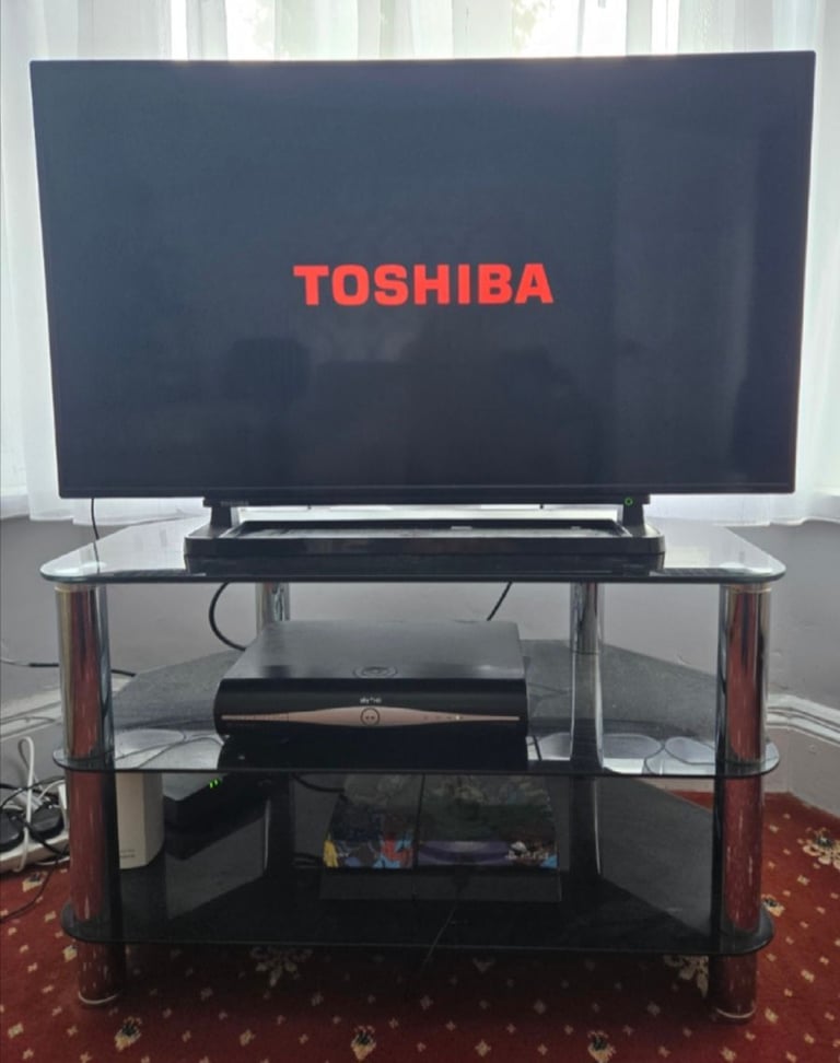 Toshiba 40 inch LCD TV with free TV stand