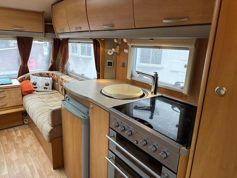 2007 SWIFT ORONSAY 6 BERTH, JUST SERVICED & DAMP TESTED