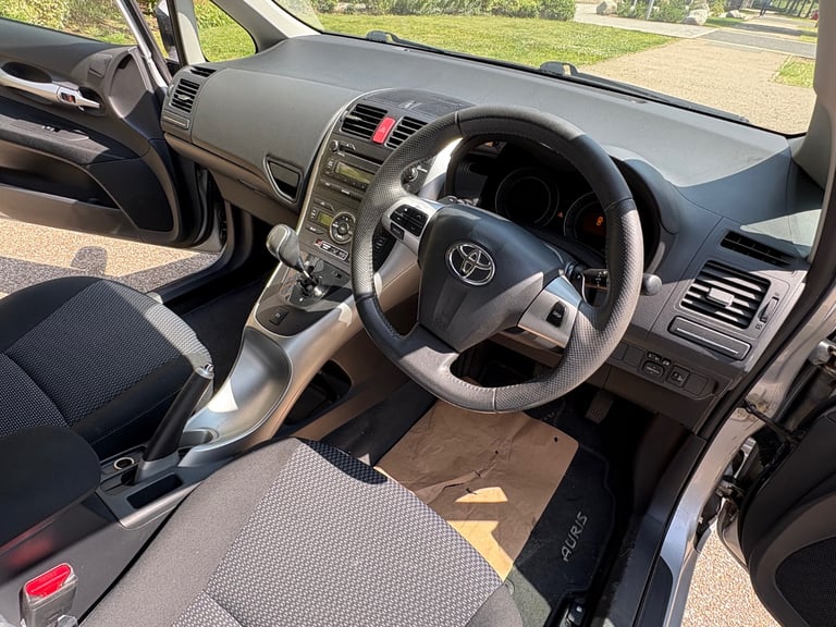 2010 facelift toyota Auris 1.6 automatic, drives perfect, excellent condition inside out,F.S.H 