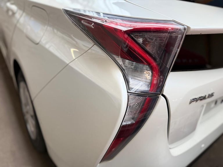 TOYOTA PRIUS 1.8 VVT-h Business Edition 1970